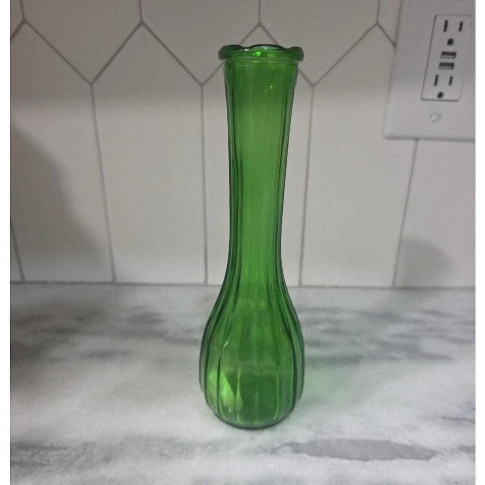 CLG‎ Co. Emerald Green Glass Bud Vase, Vintage Ribbed Flower Holder, Centerpiece